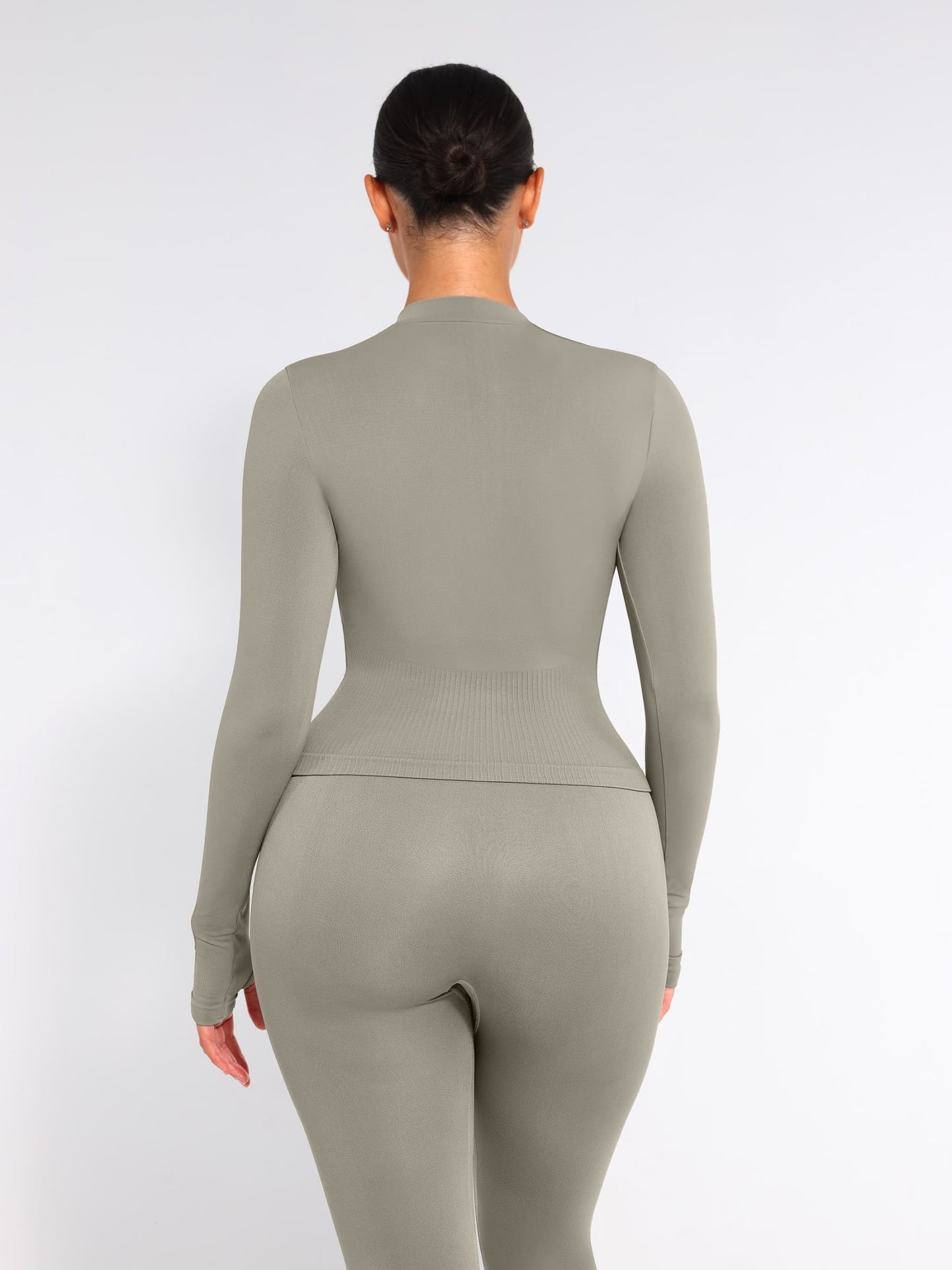 CurvedByOshun® Seamless Full Zipper Running Top with Thumb Holes